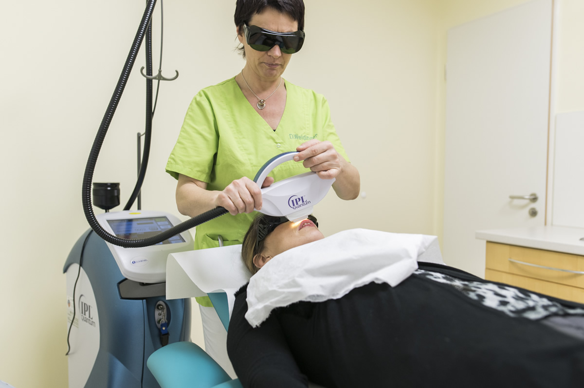 Haarentfernung mittels IPL-Therapie